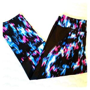 REPOSHING cute leggings